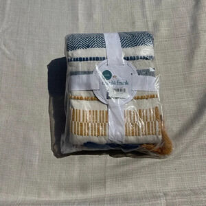 *NWT* Home Decor - Accents - Tufted Throw Blanket w/ Tassel Trim - TJ Maxx